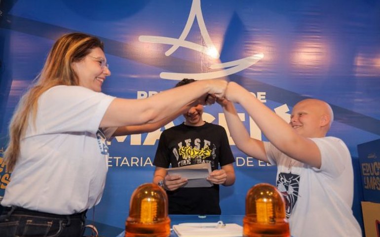 Livros, jogos educativos interativos e contação de histórias no estande da Semed na Bienal