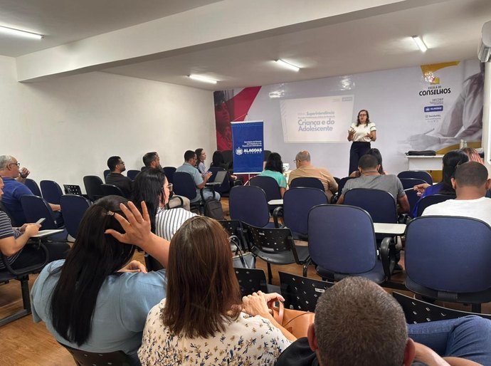 Secdef discute fortalecimento da rede de proteção à criança e ao adolescente com conselheiros tutelares