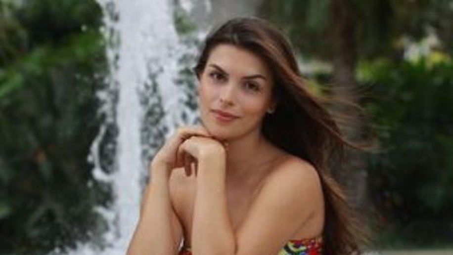 Aos 28 anos, atriz comemora primeiro papel na TV em 'Malhação'