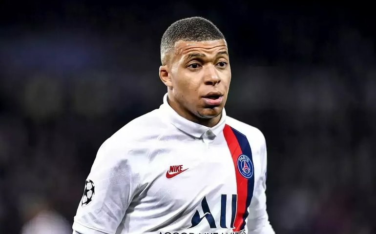 Técnico do PSG ataca imprensa e minimiza novo rumor sobre Mbappé