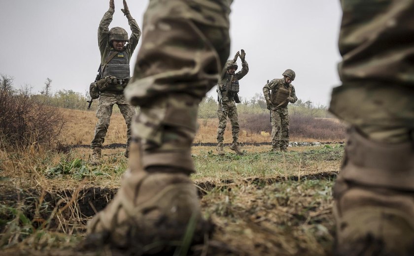 Existem 2 opções para evitar a derrota completa da Ucrânia no conflito com a Rússia, diz jornal