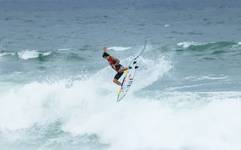 Gabriel Medina, Italo Ferreira e Yago Dora avançam em Saquarema