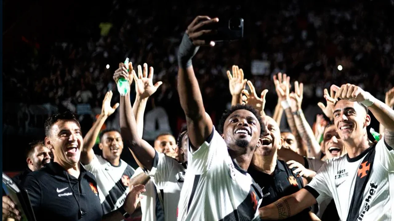 Vasco vence o Vitória e avança às semifinais da Copa do Brasil