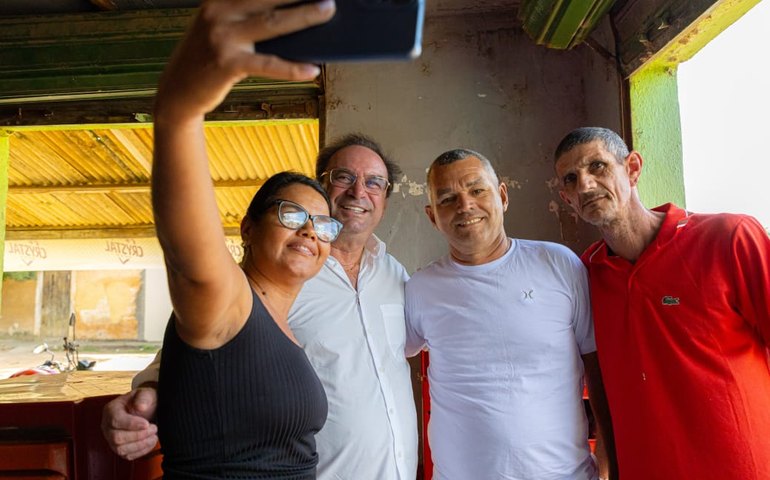 Comerciantes do João Paulo II agradecem ao prefeito Luciano Barbosa pela pavimentação no bairro