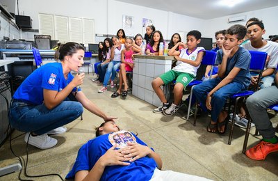 Samu nas Escolas vai ao bairro Antares e orienta estudantes sobre primeiros socorros