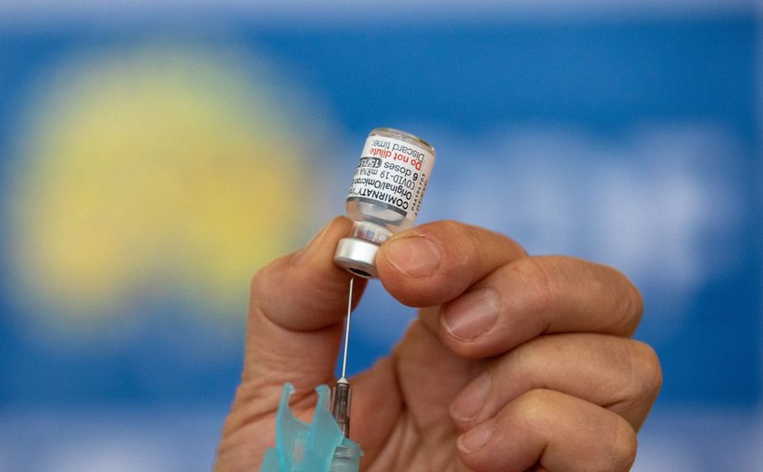 Covid-19: governo amplia vacina bivalente para todos acima de 18 anos