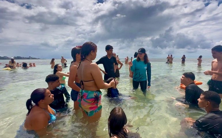 IMA inicia Semana da Água com aula prática no Projeto Barco Escola