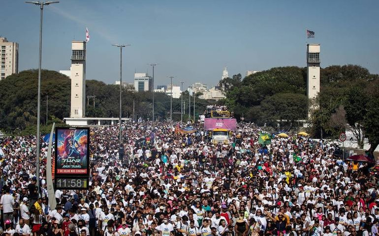 ‘Expulsar o mal’ e ‘comício’: apesar de promessa, Marcha para Jesus vira embate político entre Flávio e governo Lula