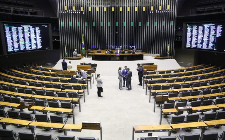 Isenção do IR: Câmara aprova urgência do projeto de lei em votação simbólica