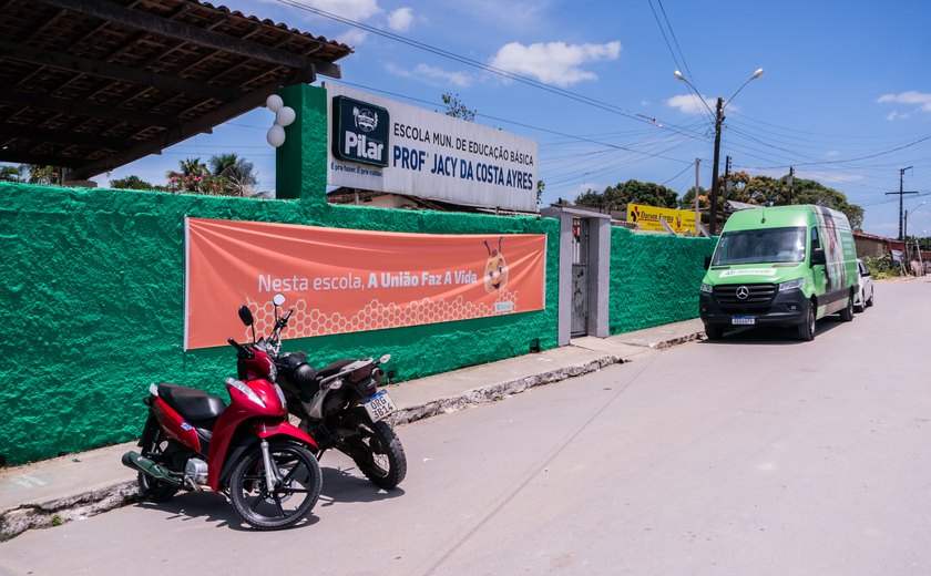 II Expoeja expõe produtos com materiais recicláveis produzidos por alunos do EJA no Pilar