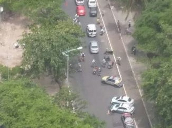 Operação integrada flagra veículos em situação de irregularidade