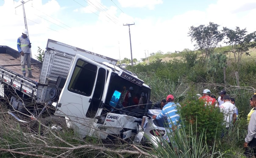 Acidente em Olho D’Água das Flores deixa quatro mortos