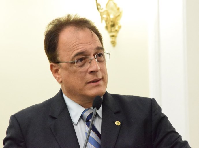 Deputado apresenta projeto que 'bonifica' profissionais da Saúde no enfrentamento à Covid-19