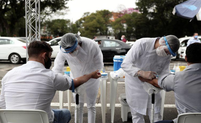 Taxistas fazem teste para coronavírus em São Paulo