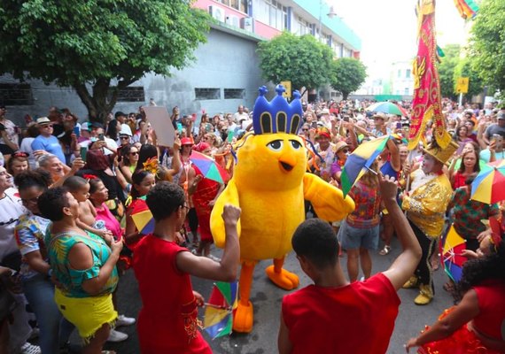 Bloco Pinto da Madrugada agita a orla de Maceió neste sábado e movimenta a economia