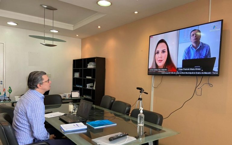 Volta às aulas: aula online marca o início do ano letivo da rede municipal