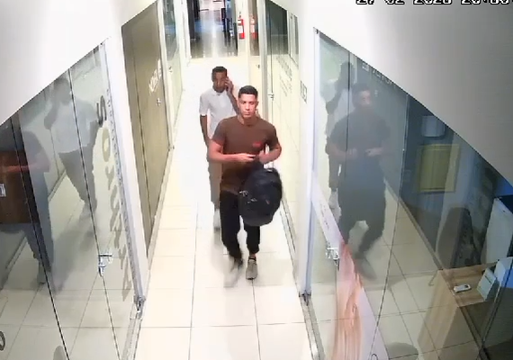 Bandidos de fora do estado furta loja em Arapiraca e leva mais de 30 celulares