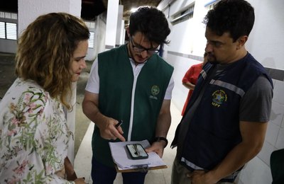 Ministérios Públicos e DPE fiscalizam escolas com turmas de EJAI em Maceió e reforçam importância da alfabetização