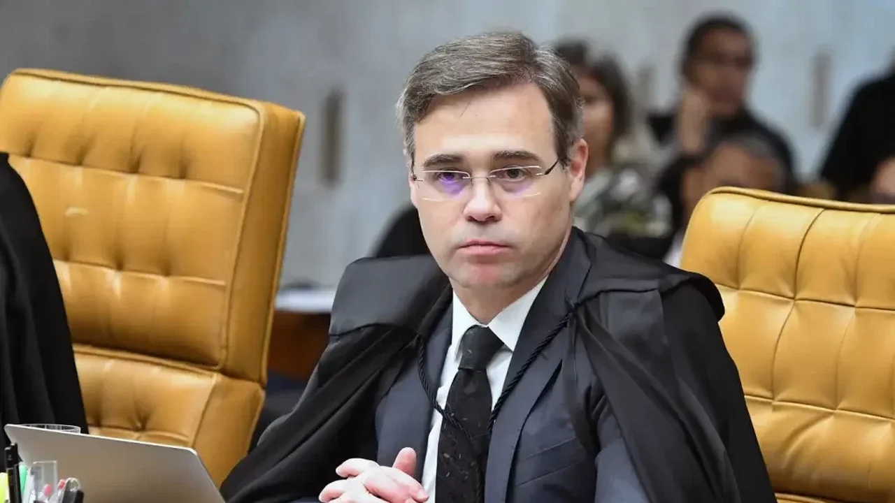 André Mendonça rejeita tornozeleira para deputado investigado e autoriza monitoramento de ex-ministro de Bolsonaro em esquema bilionário do INSS