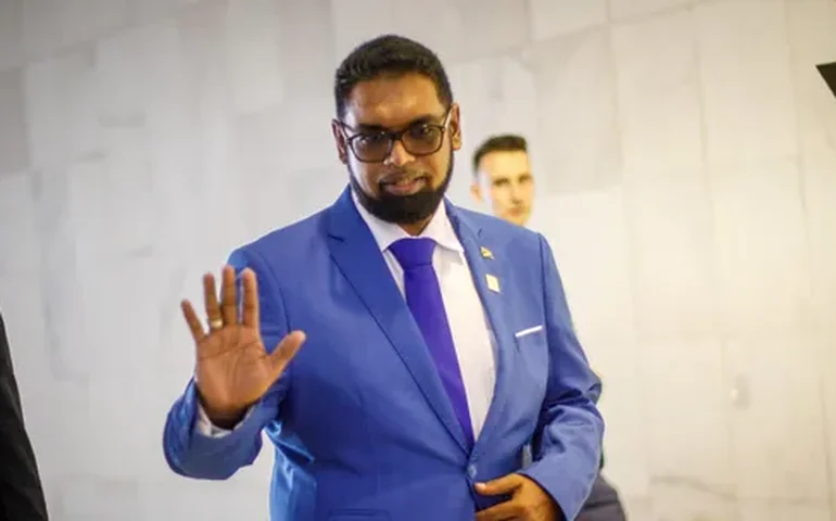 Presidente da Guiana diz que se reunirá com Maduro com postura 'firme' sobre divergência