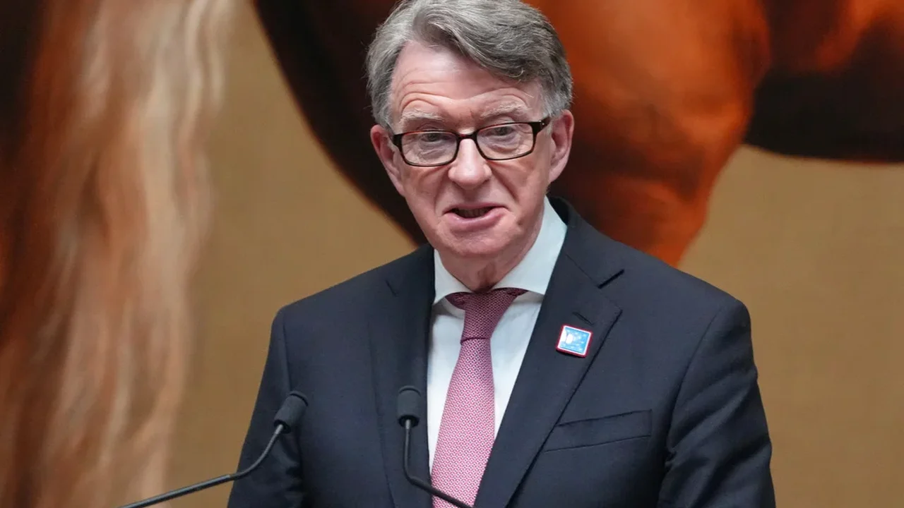 Polícia do Reino Unido abre investigação criminal sobre o político Peter Mandelson sobre supostos vazamentos para Epstein