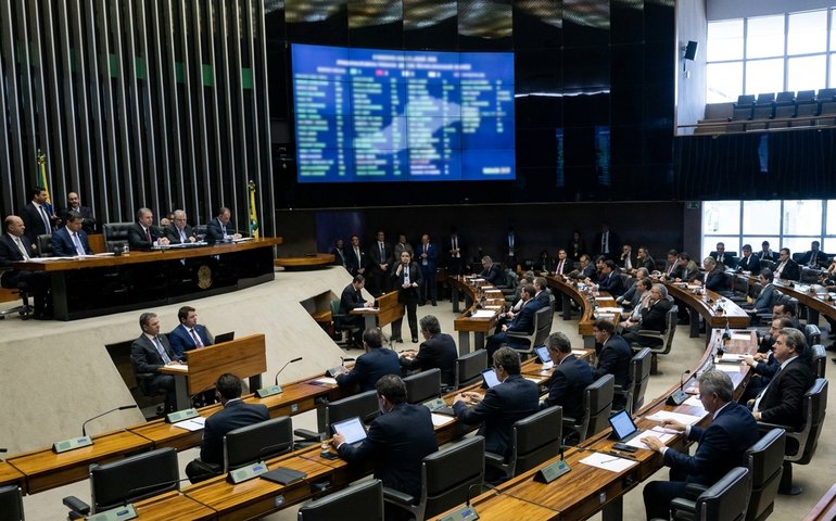 Deputados votam corte de benefícios fiscais que pode render quase R$ 20 bi ao governo em 2026