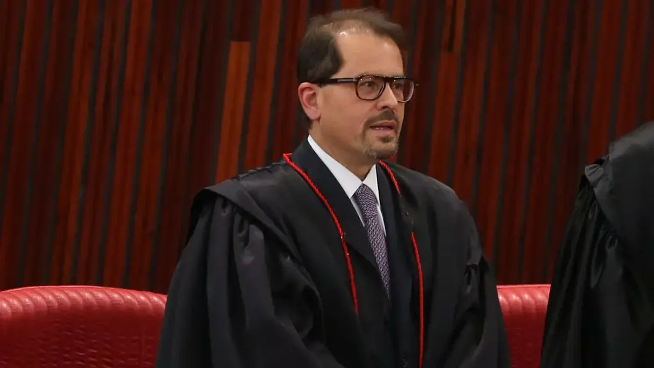 Justiça Eleitoral suspender pesquisa não é comum, mas também não é raro, diz Azevedo Marques
