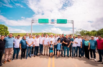 Prefeito de Murici inaugura Rodovia dos Vales e investe em creche e requalificação urbana