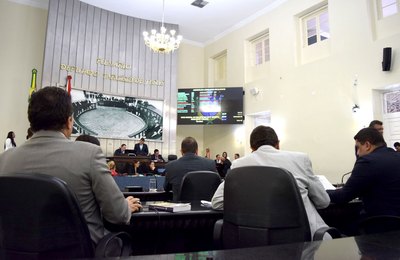 Plenário aprecia vetos e destranca pauta do Legislativo