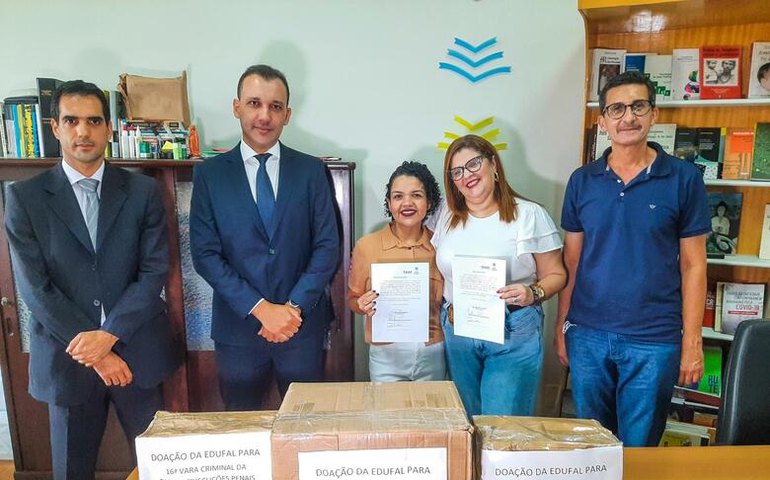 Projeto “remição por leitura” recebe mais de 400 livros doados pela Edufal