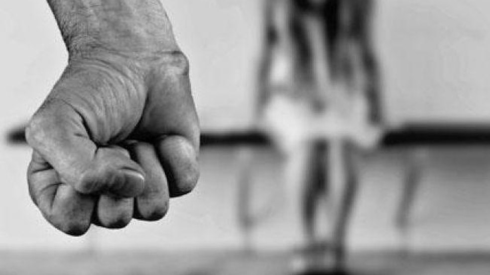 Homem é preso após agredir filha e tentar fugir de moto na Cidade Universitária, em Maceió