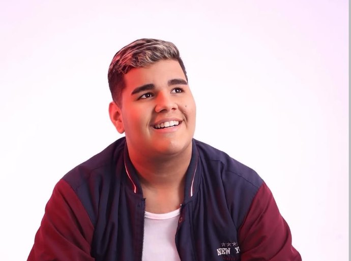 Saiba quem é Dougllas Fernanddo; artista que conquistou o Brasil com mais de 30 shows