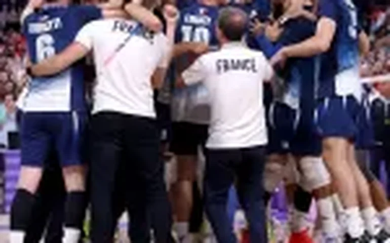 França bate a Polônia com o apoio da torcida e fatura bicampeonato olímpico no vôlei masculino