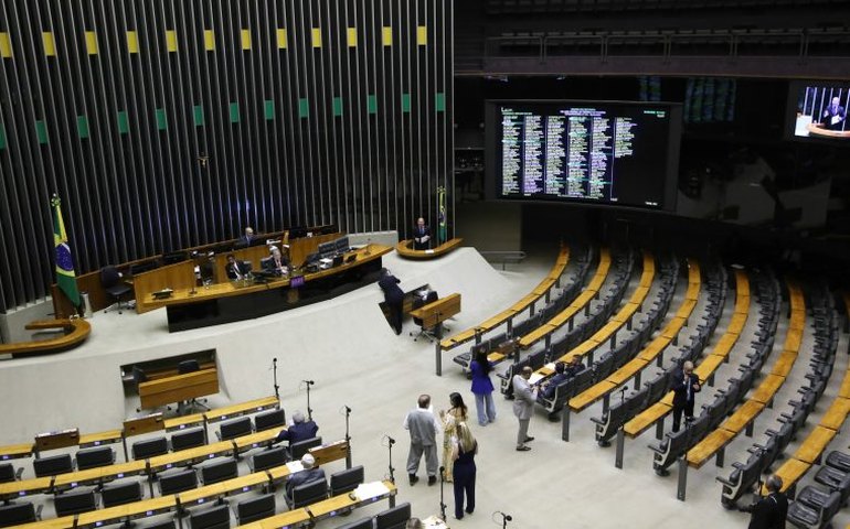 Câmara aprova novo prazo de uso de recursos represados na saúde para Estados e municípios