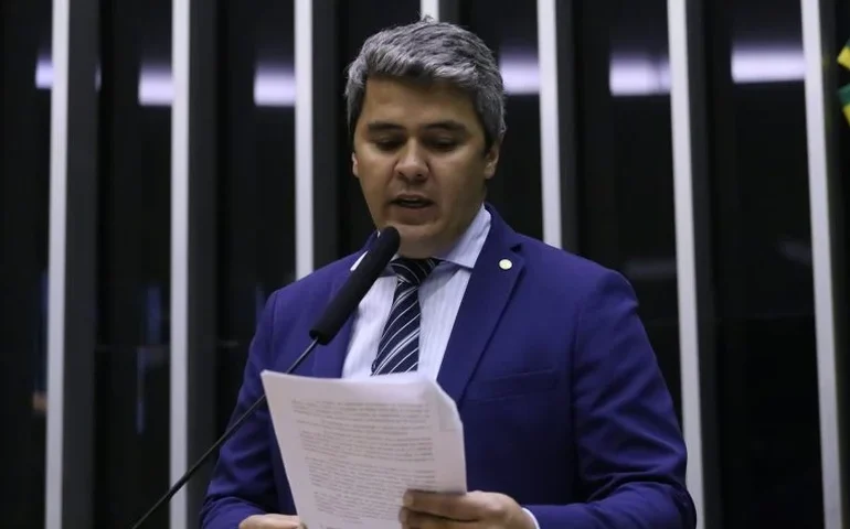 Câmara aprova projeto que amplia prevenção do câncer colorretal entre homens