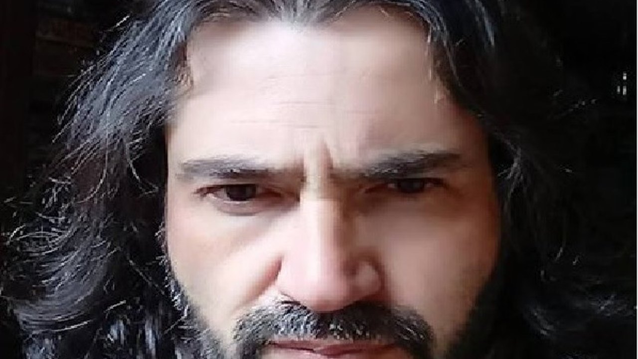 Com a alma partida em mil pedaços