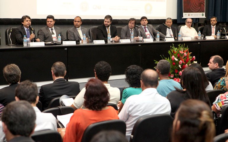 Tutmés Airan participa do 3º Seminário de Boas Práticas contra as drogas