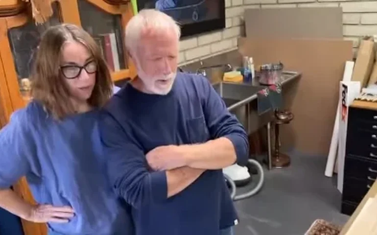 Morre o artista Drew Struzan, criador dos cartazes de 'Star Wars', 'Indiana Jones' e 'Harry Potter', aos 78 anos