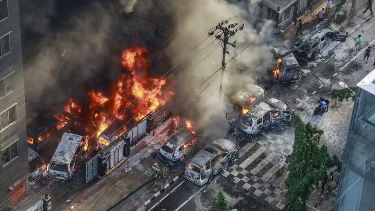 Sobe para 300 mortos após protestos antigovernamentais em Bangladesh