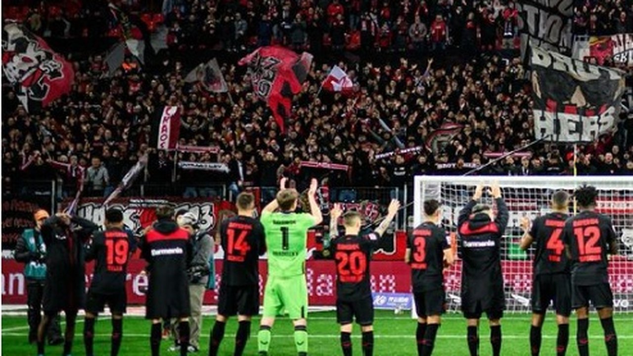 Bayer Leverkusen faz 3 a 0 Eintracht Frankfurt, volta a vencer e dispara na ponta do Alemão