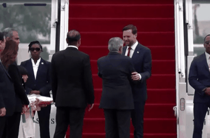 JD Vance desembarca para negociações 