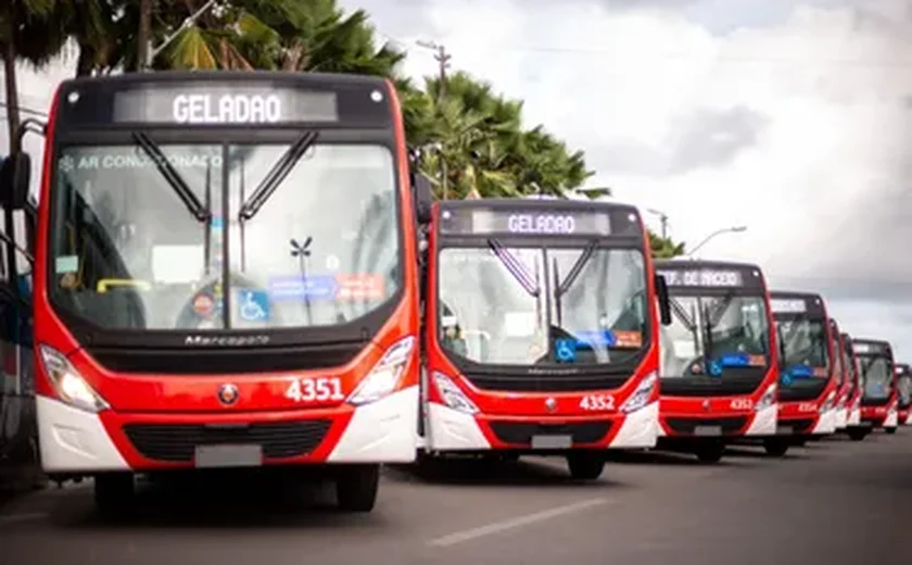 Suspeito é detido pela população após tentar roubar celular dentro de ônibus na Mangabeiras