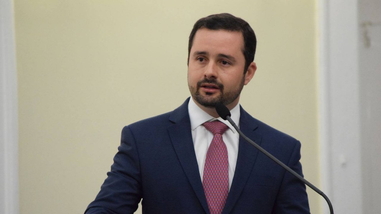 “Rodrigo é subordinado de Arthur Lira e se beneficia com o atraso das eleições indiretas”, diz deputado