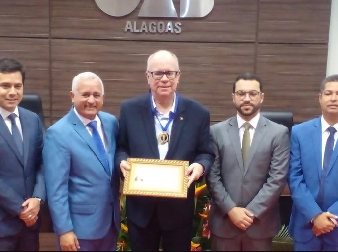 Coordenador de Direitos Humanos do TJAL recebe a Comenda Jurista Marcos Bernardes de Mello