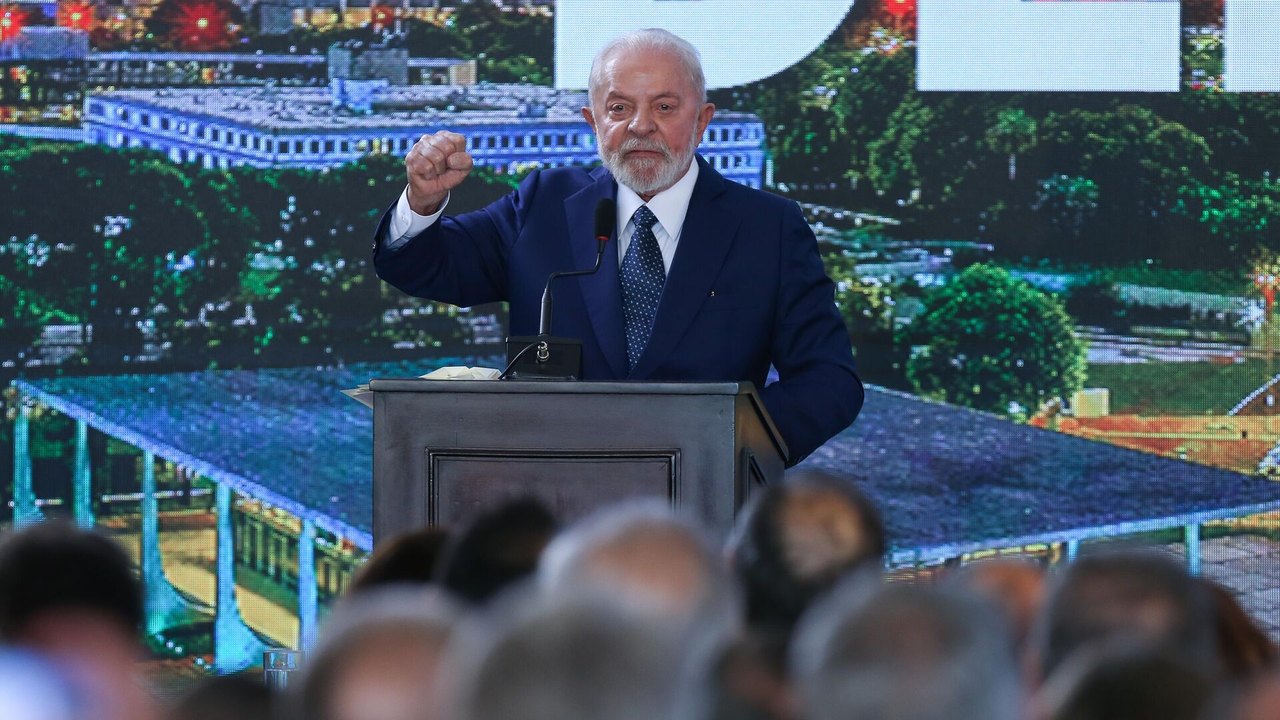 Lula reclama de 'bom dia' no WhatsApp e critica uso excessivo das redes: 'não tem o que falar toda hora'