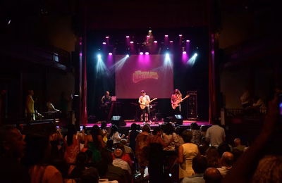 Abertura do Projeto Seis & Meia em Penedo lota Theatro Sete de Setembro