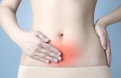 Fortes cólicas menstruais podem indicar endometriose, explica ginecologista 