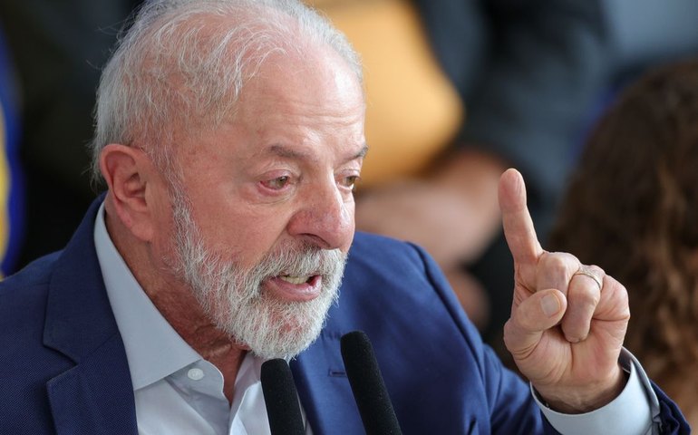 Lula cita feminicídios e cobra luta de homens contra a violência