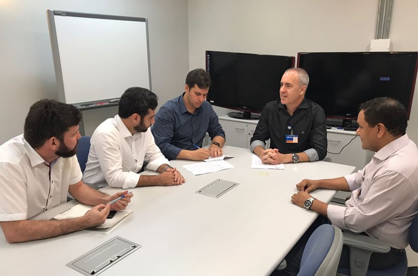 Prefeito Cacau assina contrato com a CEF para urbanizar orla da Massagueira
