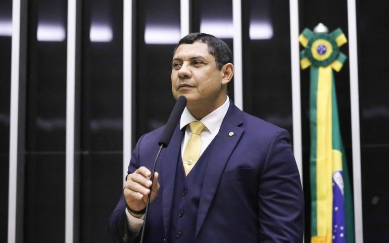 Comissão aprova proposta que triplica pena de crimes com arma de fogo roubada de agente de segurança